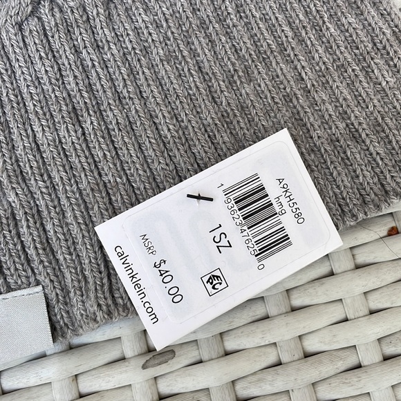 NWT- Calvin Klein Solid Grey Cable Knit Beanie Hat w/ Pom Pom- One Size - Picture 3 of 9